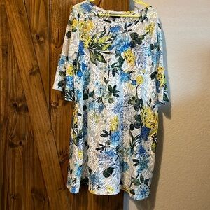 Cute flared sleeves dress.